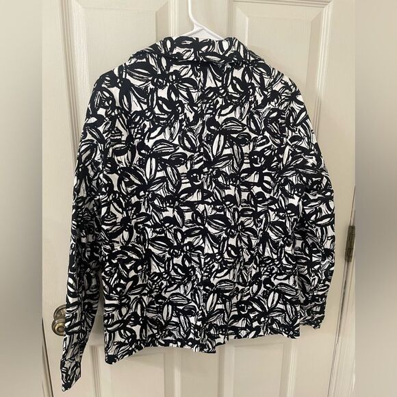 Laura Ashley Snap Closure Blazer with Pockets Medium - Picture 2 of 5